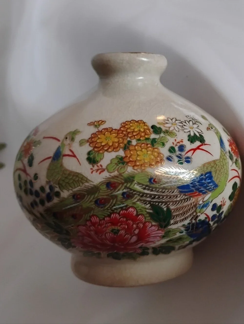 Peacock Vintage 3 Pc. Set/Made In Hong Kong/X2 Metal Tin Wall/X1 Ceramic Vase